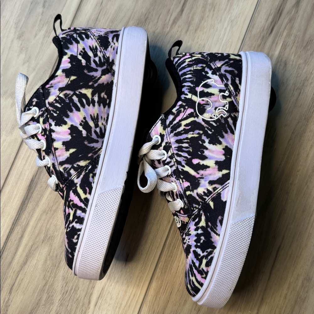 Stylish Kids' Tie-Dye Roller Shoes - Picture 4 of 9